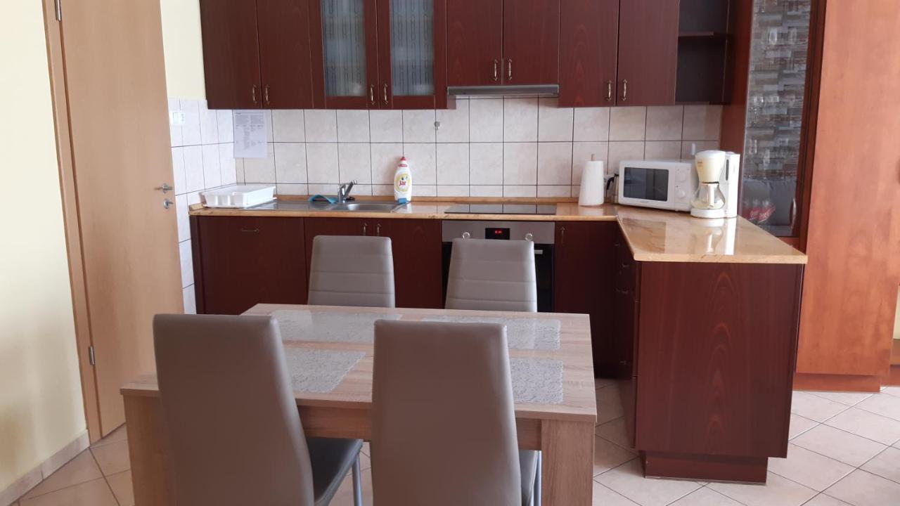 Elizabet Apartman A Belvarosban Szarvas Exterior photo