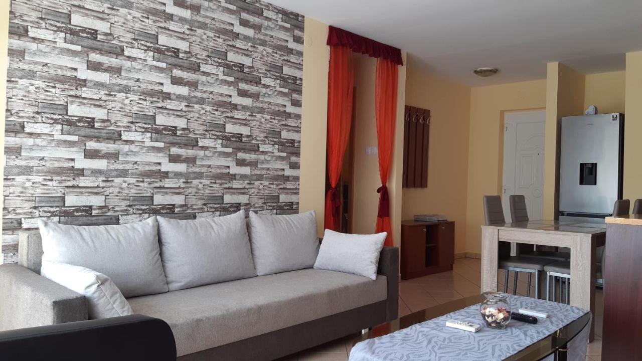 Elizabet Apartman A Belvarosban Szarvas Exterior photo