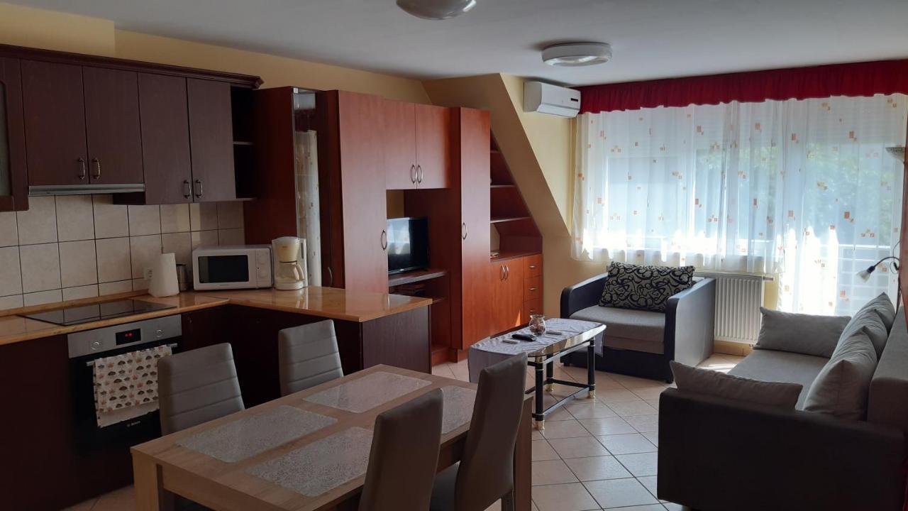 Elizabet Apartman A Belvarosban Szarvas Exterior photo