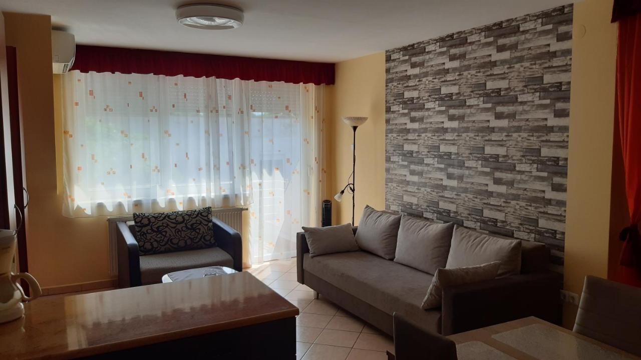 Elizabet Apartman A Belvarosban Szarvas Exterior photo